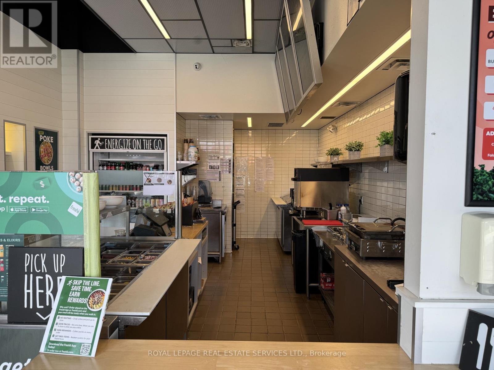 330 Dundas Street E, Oakville, Ontario  L6H 6Z9 - Photo 4 - W12907168