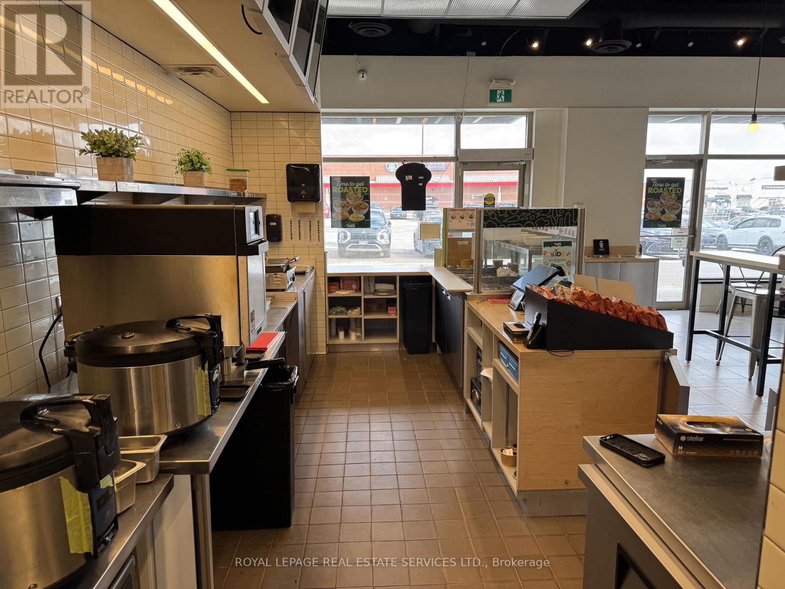 330 Dundas Street E, Oakville, Ontario  L6H 6Z9 - Photo 5 - W12907168