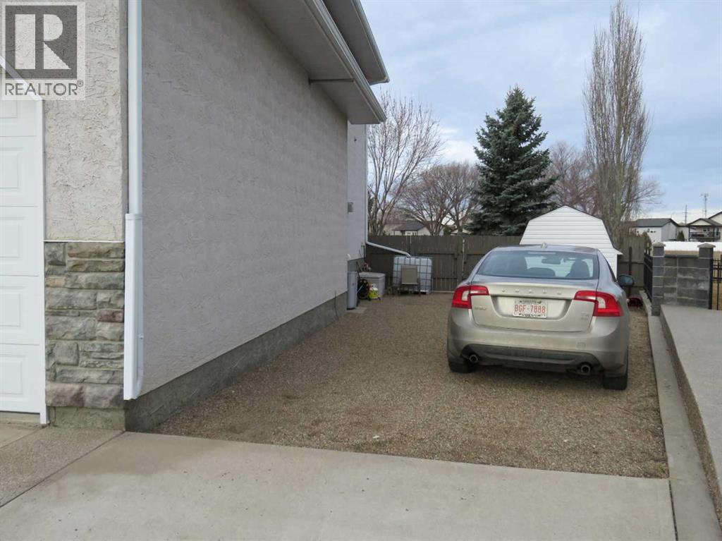 29 Hunter Court Ne, Medicine Hat, Alberta  T1C 1W5 - Photo 2 - A2293918