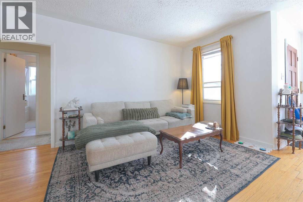 714 17 Avenue NW, Calgary, Alberta  T2M 0N7 - Photo 8 - A2289247