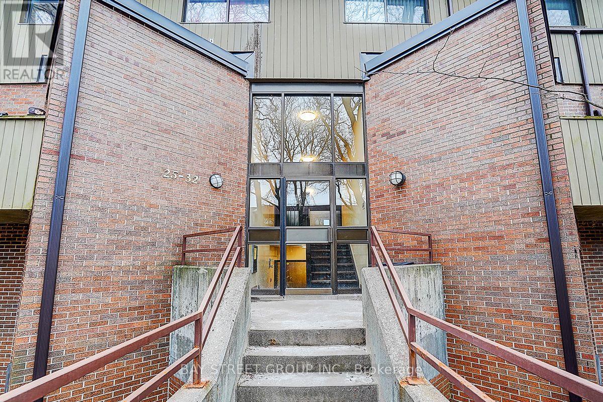 32 - 2035 South Millway Drive, Mississauga, Ontario L5L 1R7 - Photo 2 - W12907182