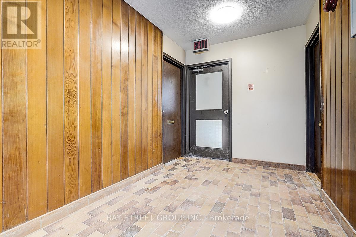 32 - 2035 South Millway Drive, Mississauga, Ontario L5L 1R7 - Photo 3 - W12907182