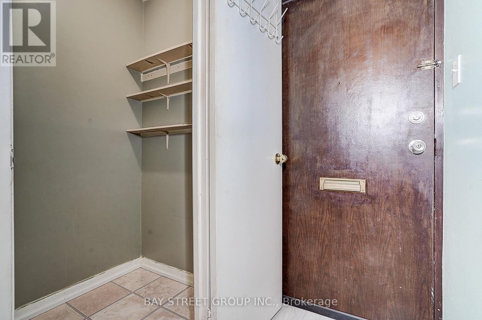 32 - 2035 South Millway Drive, Mississauga, Ontario L5L 1R7 - Photo 4 - W12907182