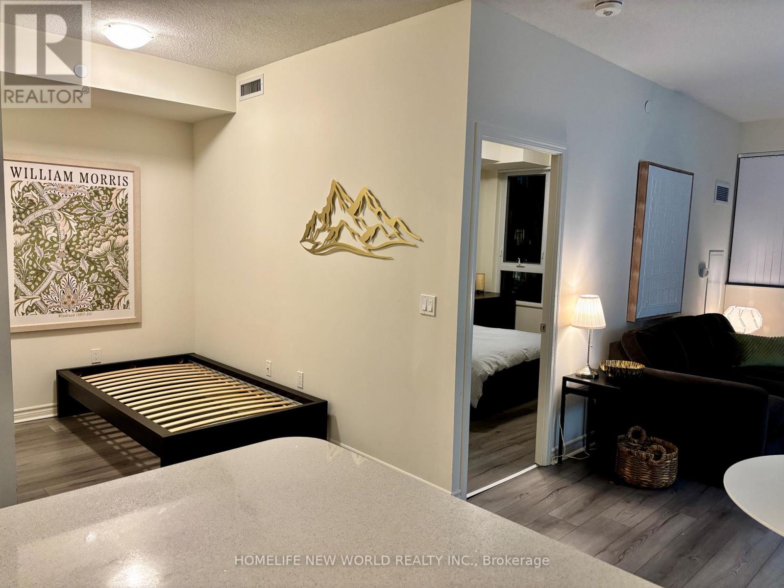 912 - 349 Rathburn Road W, Mississauga, Ontario  L5B 0G9 - Photo 2 - W12907190