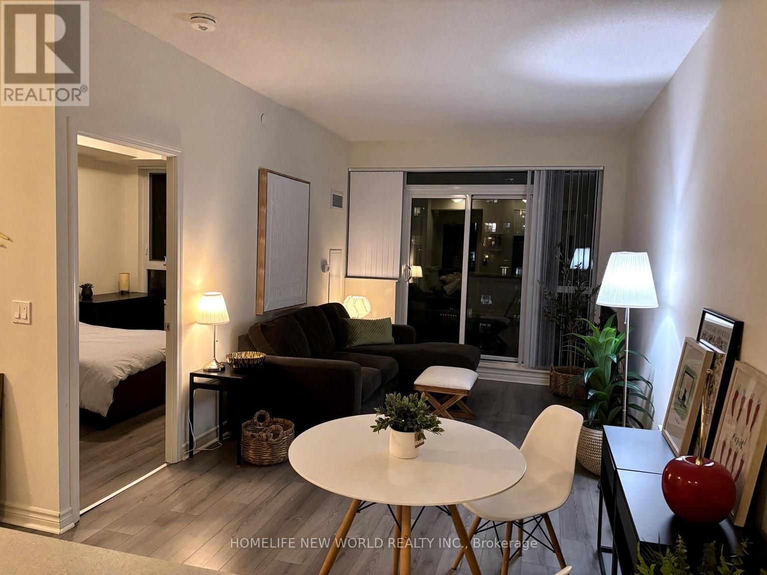 912 - 349 Rathburn Road W, Mississauga, Ontario  L5B 0G9 - Photo 3 - W12907190