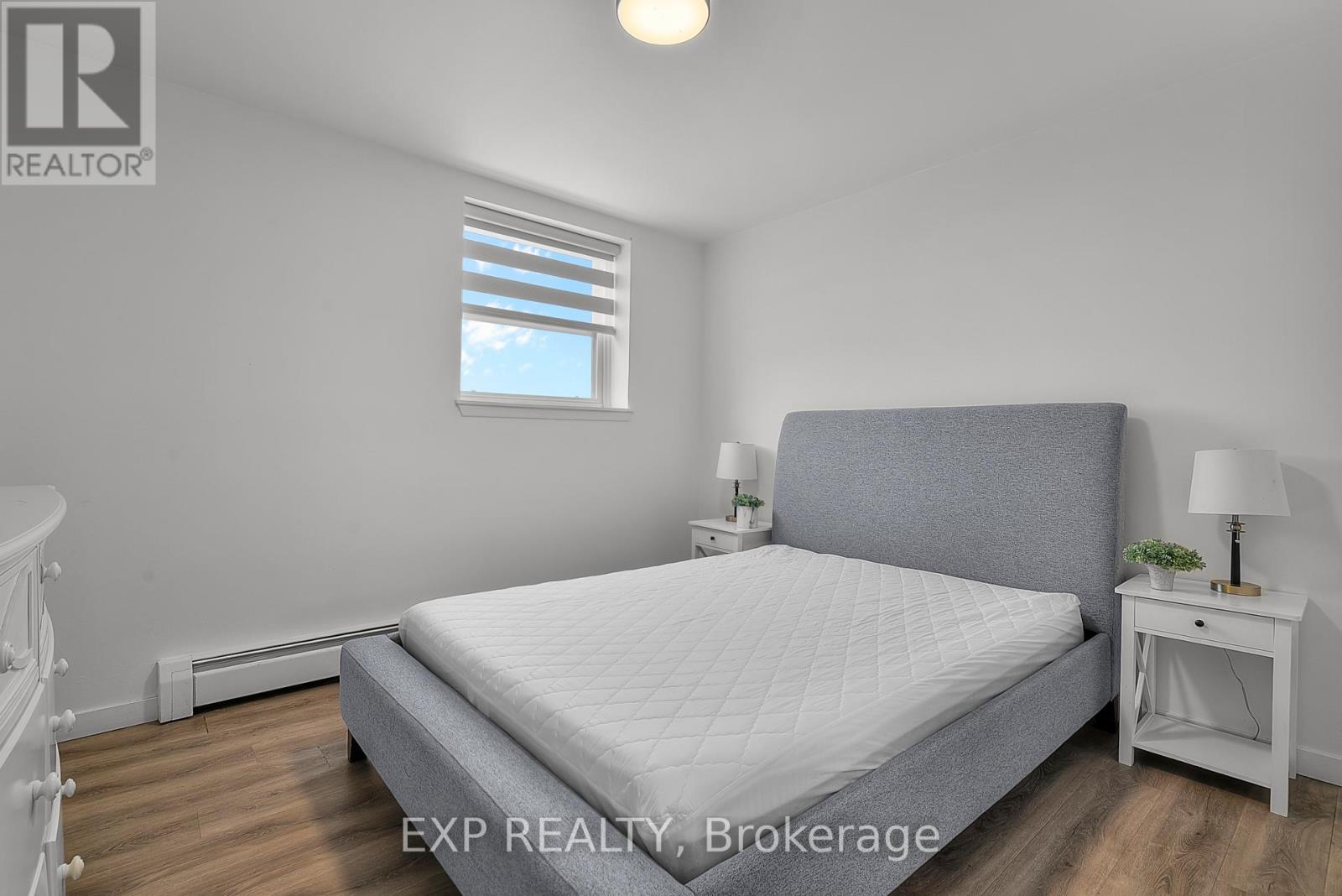 3 - 4595 Queen Street, Niagara Falls, Ontario  L2E 2L7 - Photo 5 - X12846654