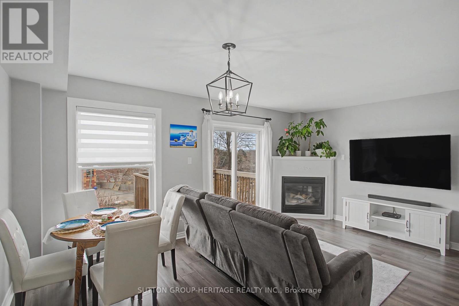 77 Lancaster Court, Georgina, Ontario  L4P 3Z9 - Photo 6 - N12903760