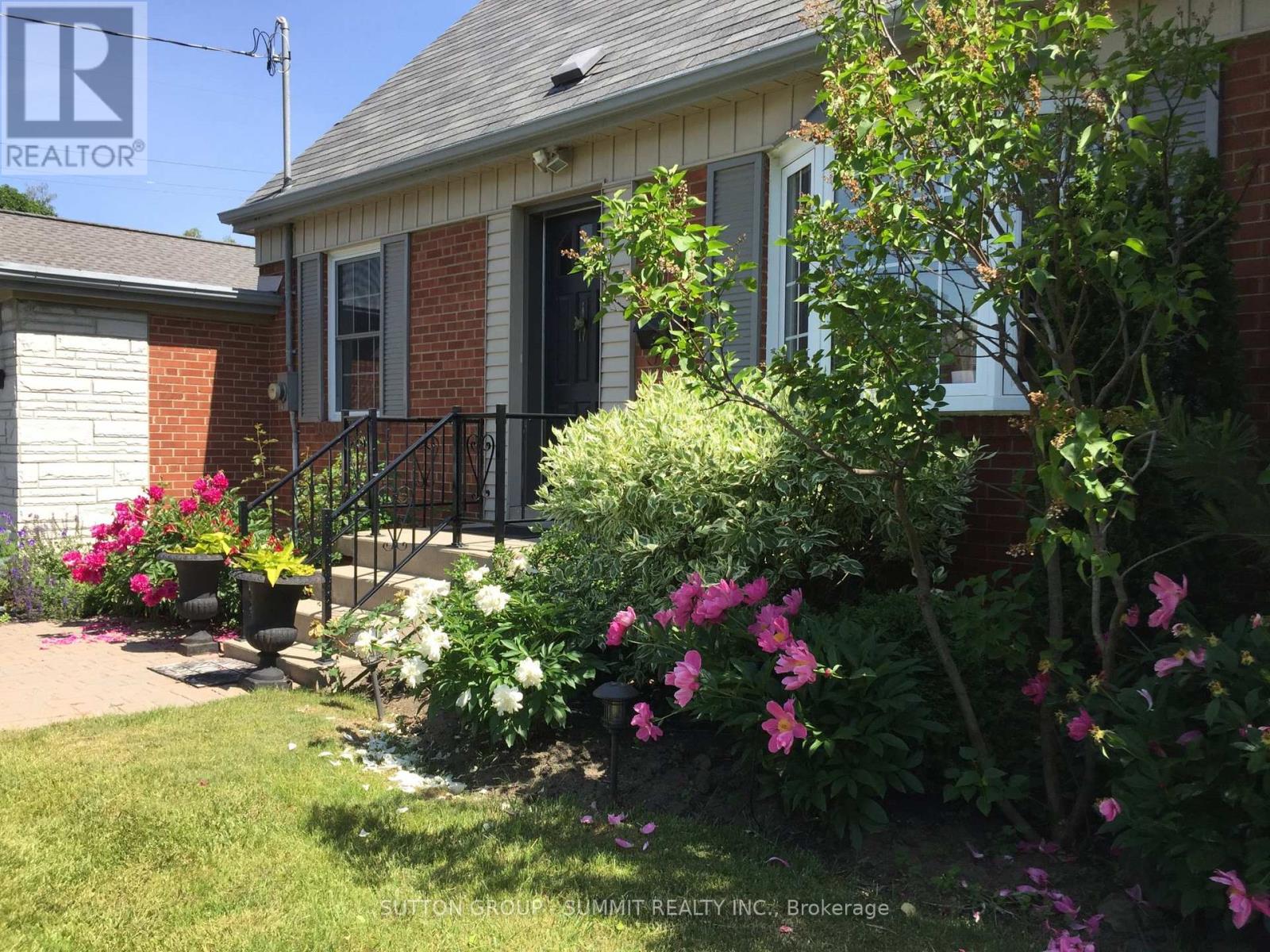 2225 Rambo Road, Mississauga, Ontario  L4Y 1X8 - Photo 5 - W12887550