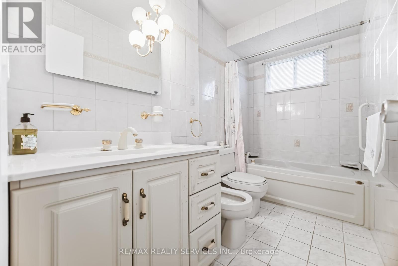 3205 Monica Drive, Mississauga, Ontario  L4T 3E6 - Photo 16 - W12907130