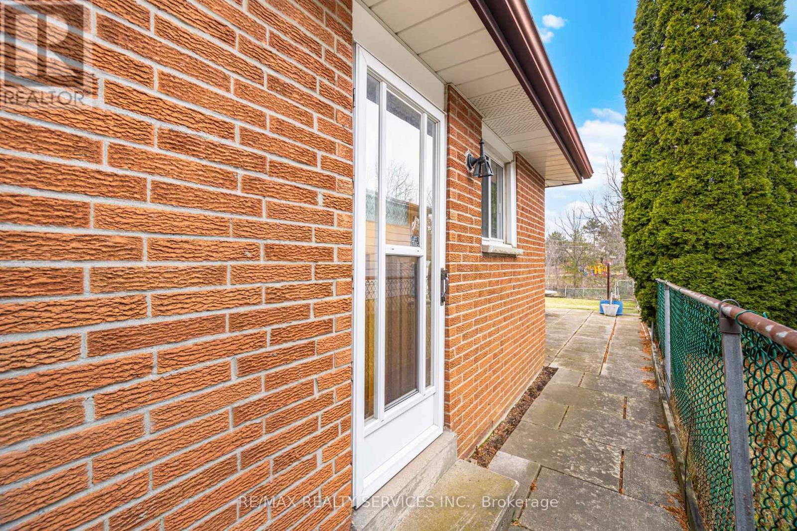 3205 Monica Drive, Mississauga, Ontario  L4T 3E6 - Photo 23 - W12907130