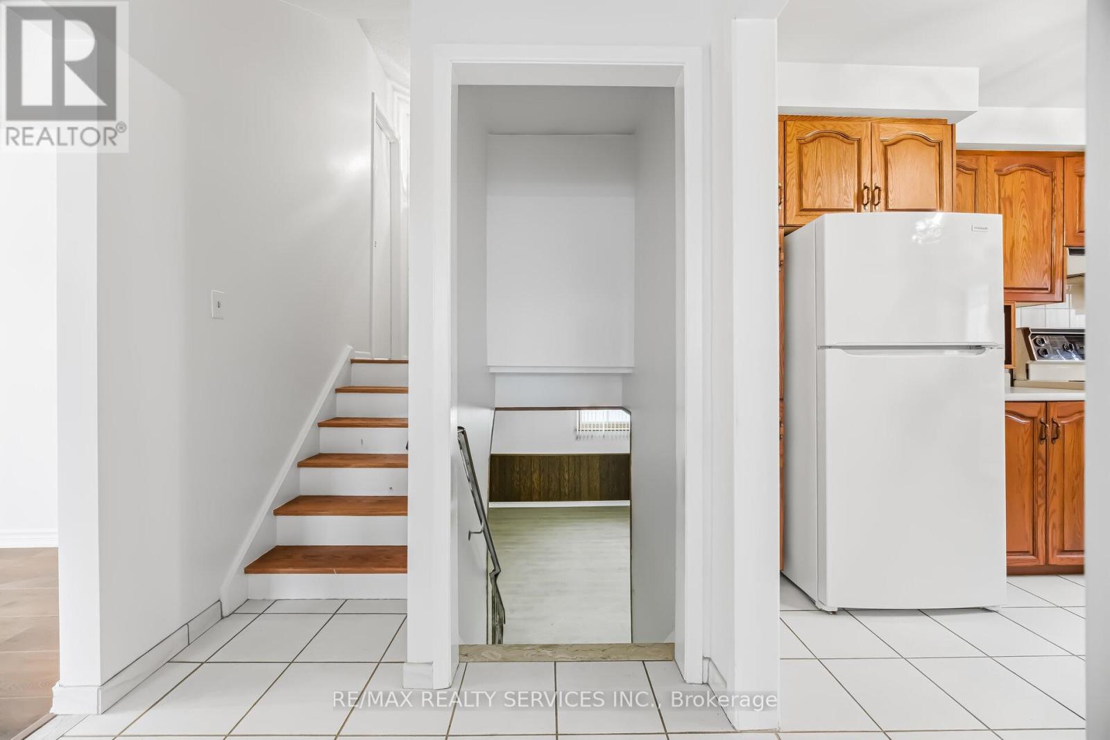 3205 Monica Drive, Mississauga, Ontario  L4T 3E6 - Photo 17 - W12907130