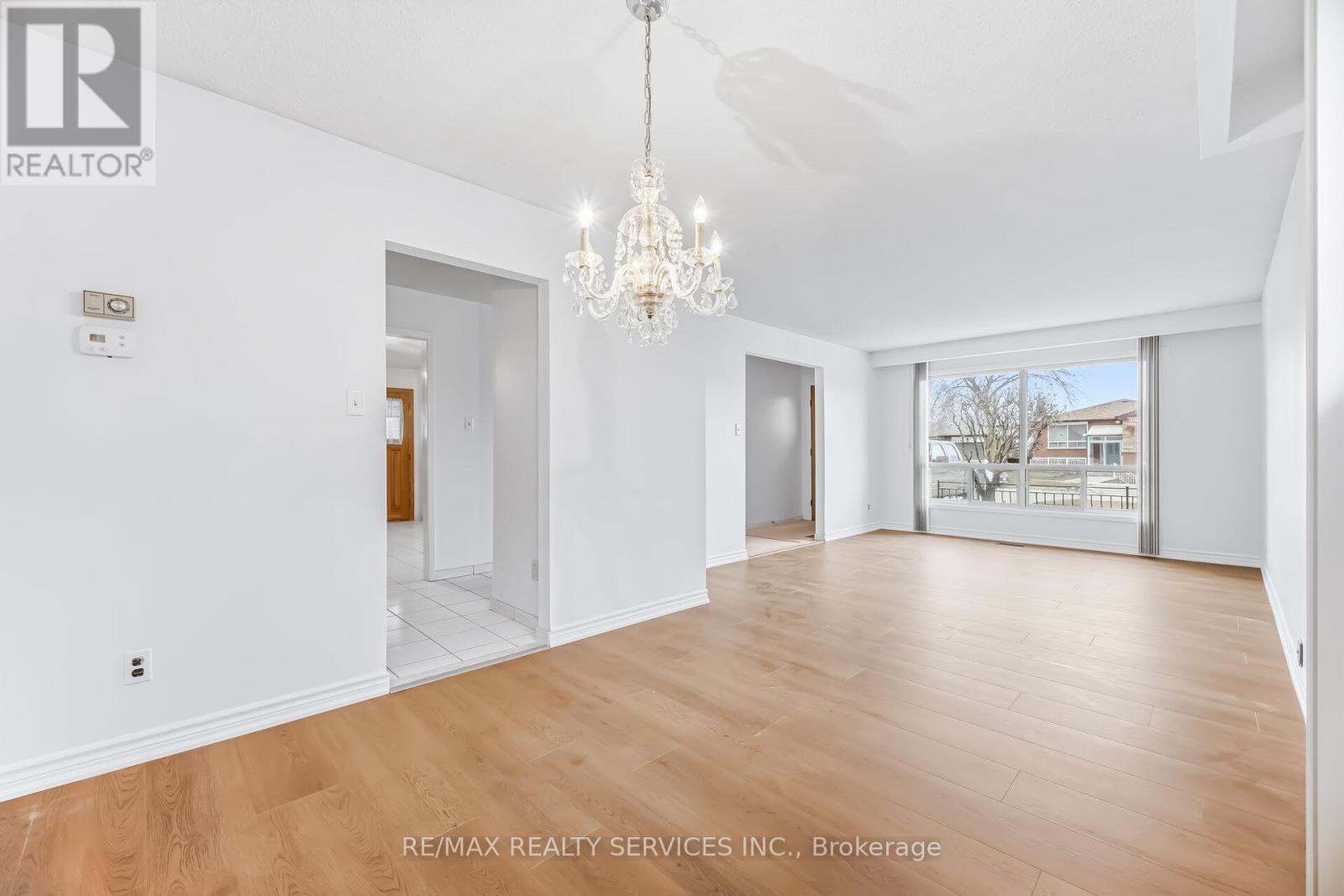 3205 Monica Drive, Mississauga, Ontario  L4T 3E6 - Photo 8 - W12907130