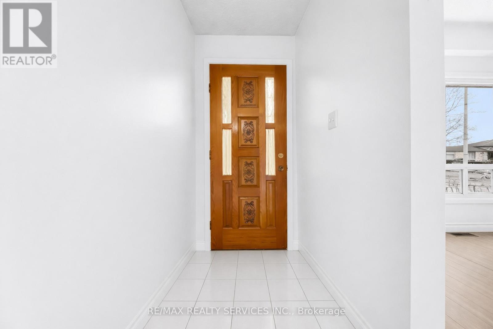 3205 Monica Drive, Mississauga, Ontario  L4T 3E6 - Photo 4 - W12907130