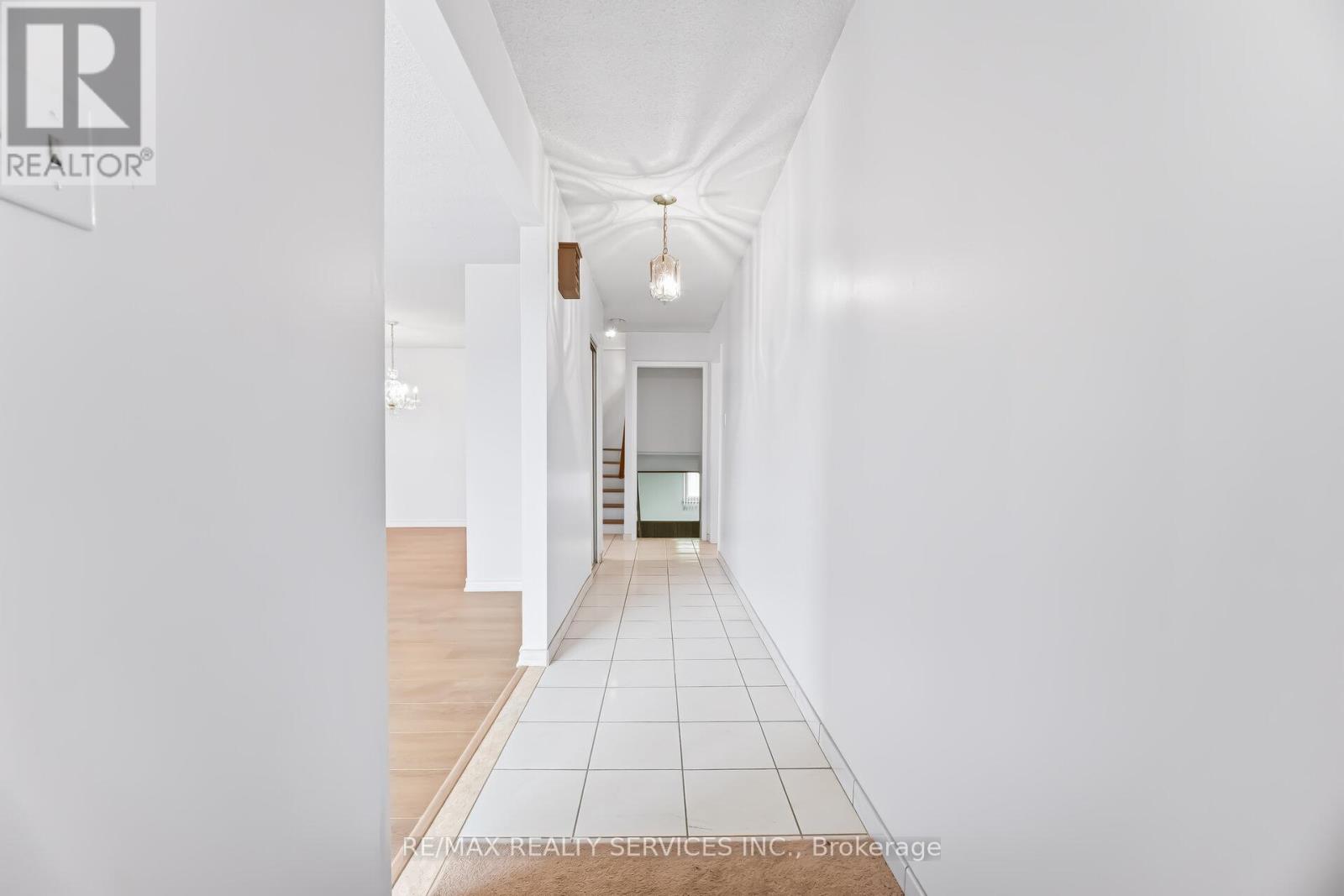 3205 Monica Drive, Mississauga, Ontario  L4T 3E6 - Photo 5 - W12907130