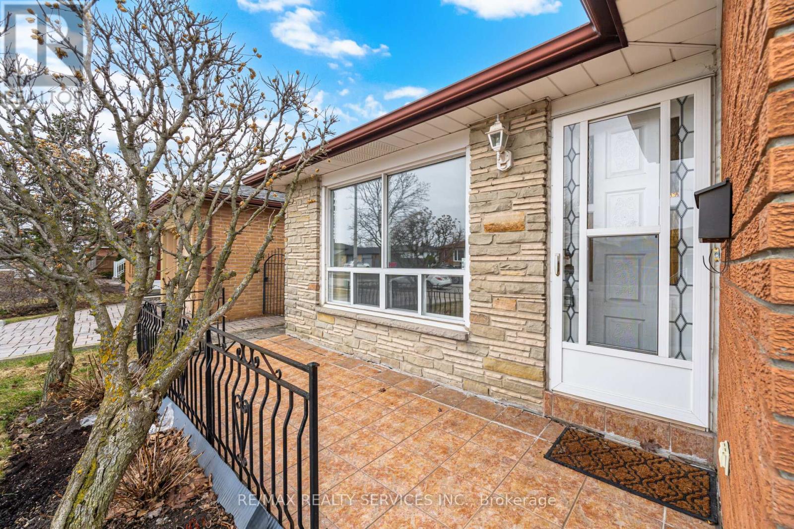 3205 Monica Drive, Mississauga, Ontario  L4T 3E6 - Photo 3 - W12907130