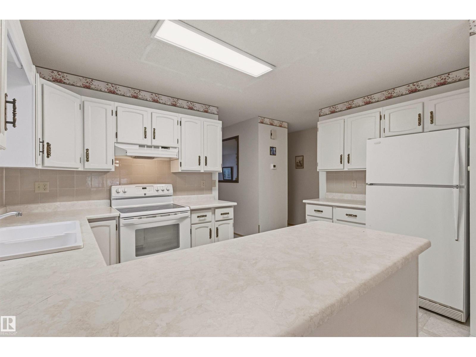 10670 153 Av Nw, Edmonton, Alberta  T5X 5R7 - Photo 12 - E4478607