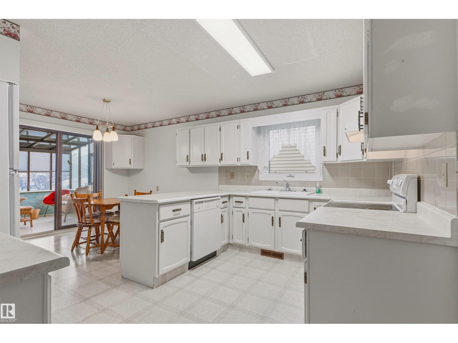 10670 153 Av Nw, Edmonton, Alberta  T5X 5R7 - Photo 13 - E4478607