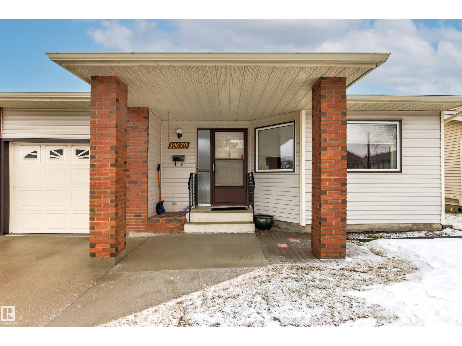 10670 153 Av Nw, Edmonton, Alberta  T5X 5R7 - Photo 2 - E4478607