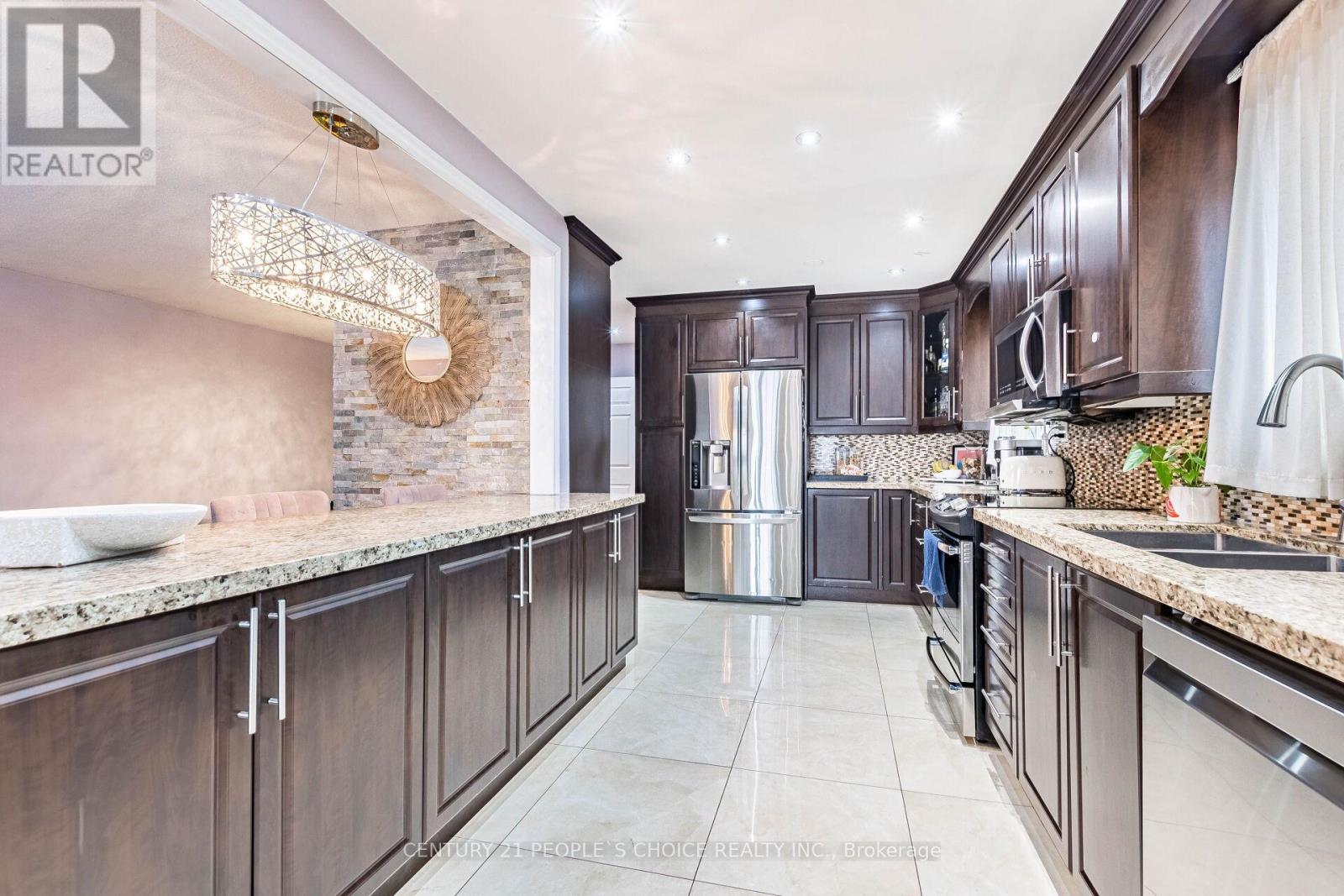 46 Abell Drive, Brampton, Ontario  L6V 2V8 - Photo 7 - W12861464