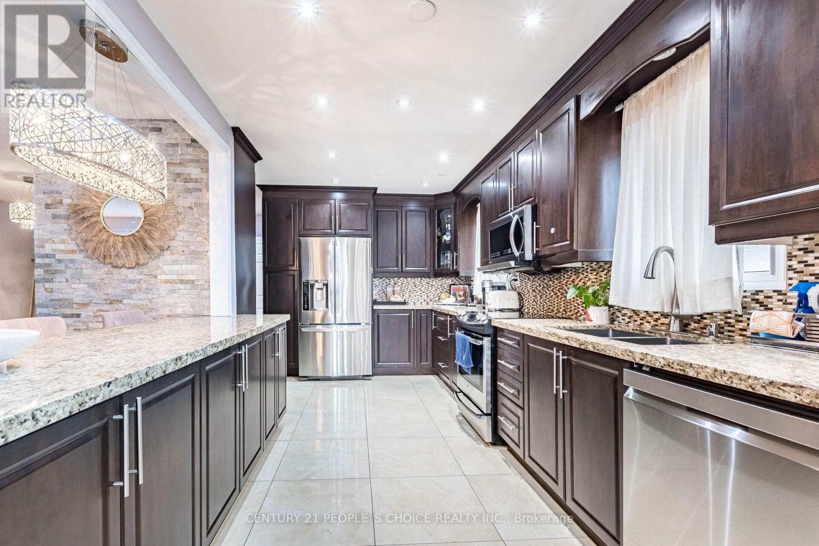 46 Abell Drive, Brampton, Ontario  L6V 2V8 - Photo 6 - W12861464