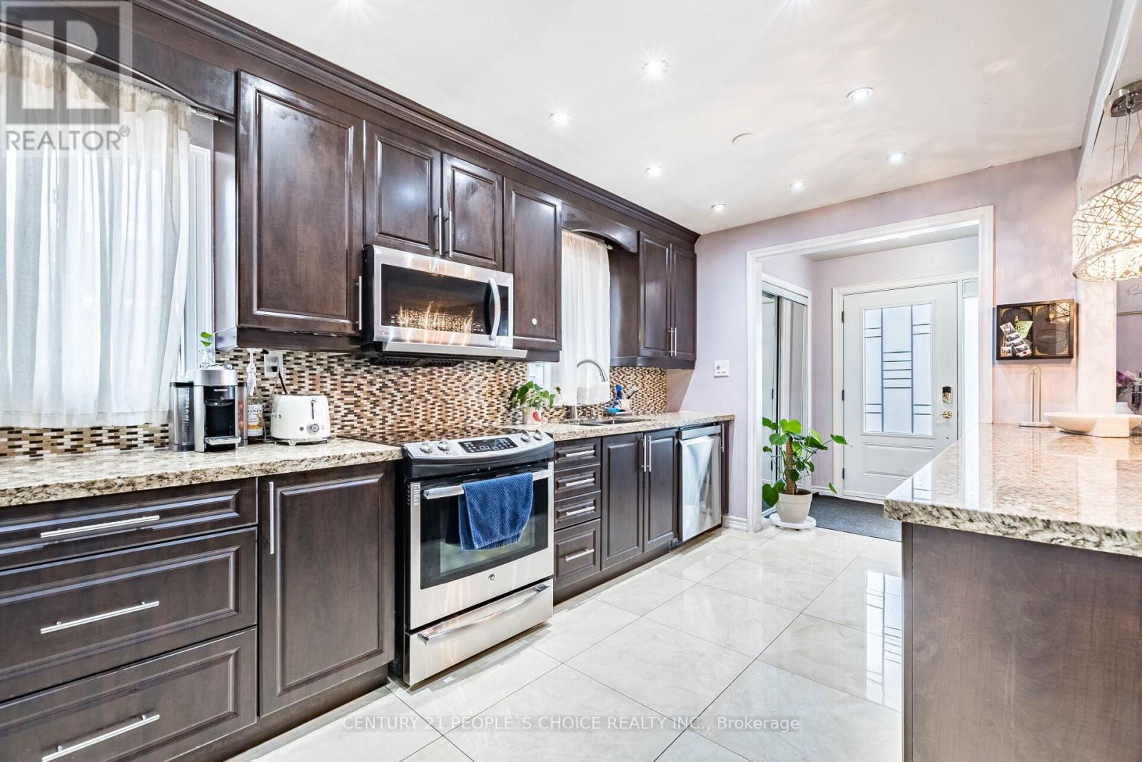 46 Abell Drive, Brampton, Ontario  L6V 2V8 - Photo 9 - W12861464