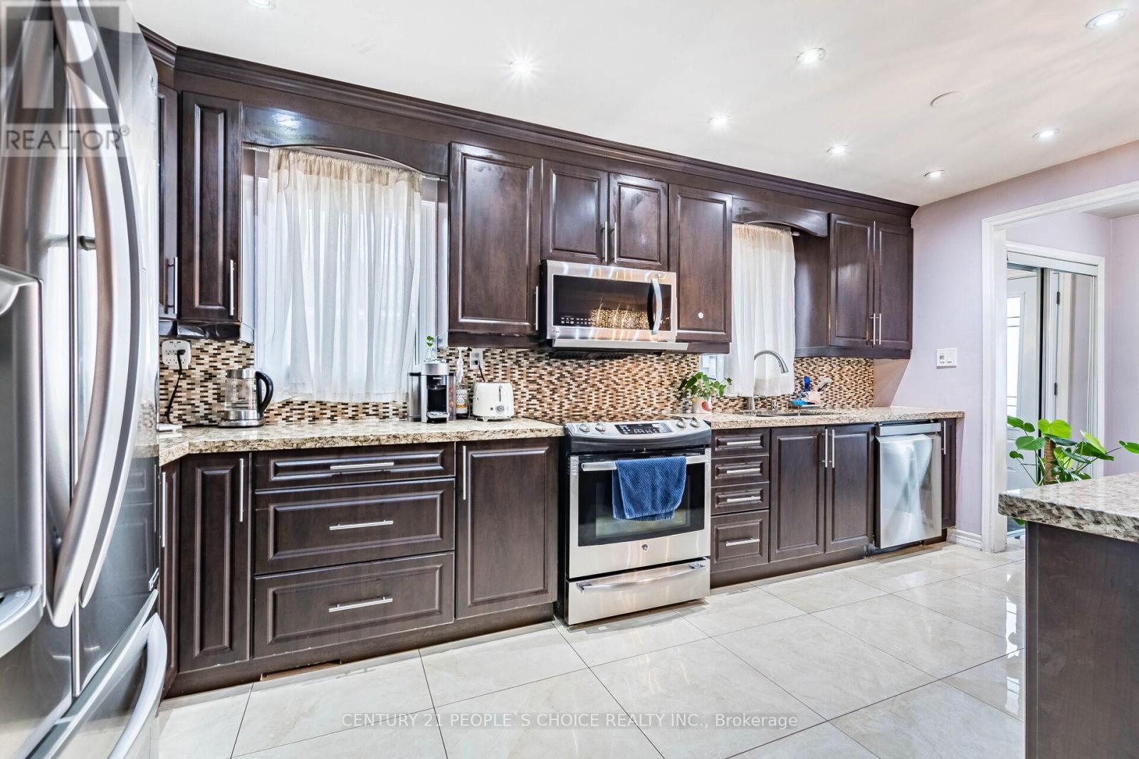 46 Abell Drive, Brampton, Ontario  L6V 2V8 - Photo 8 - W12861464