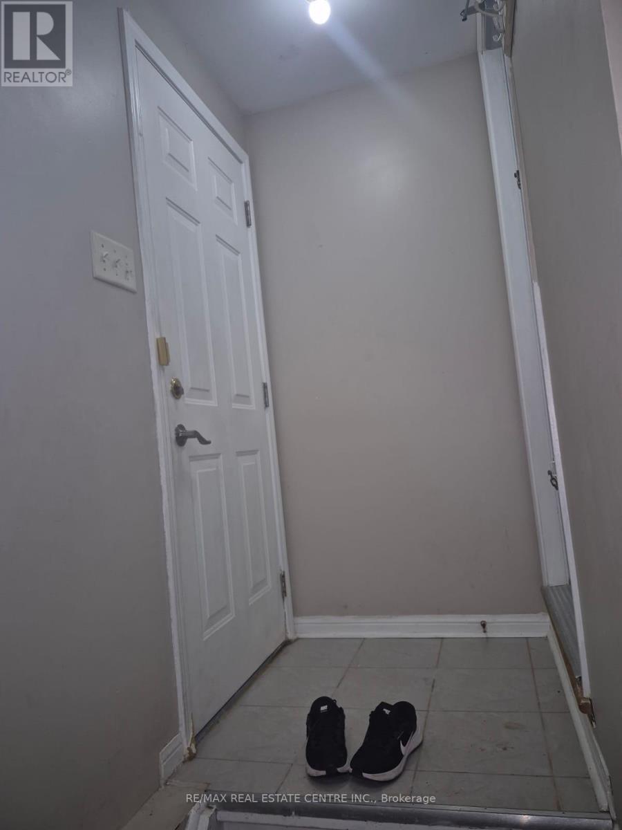 Lower - 17 Millcar Drive, Toronto, Ontario  M1B 6J6 - Photo 15 - E12791300