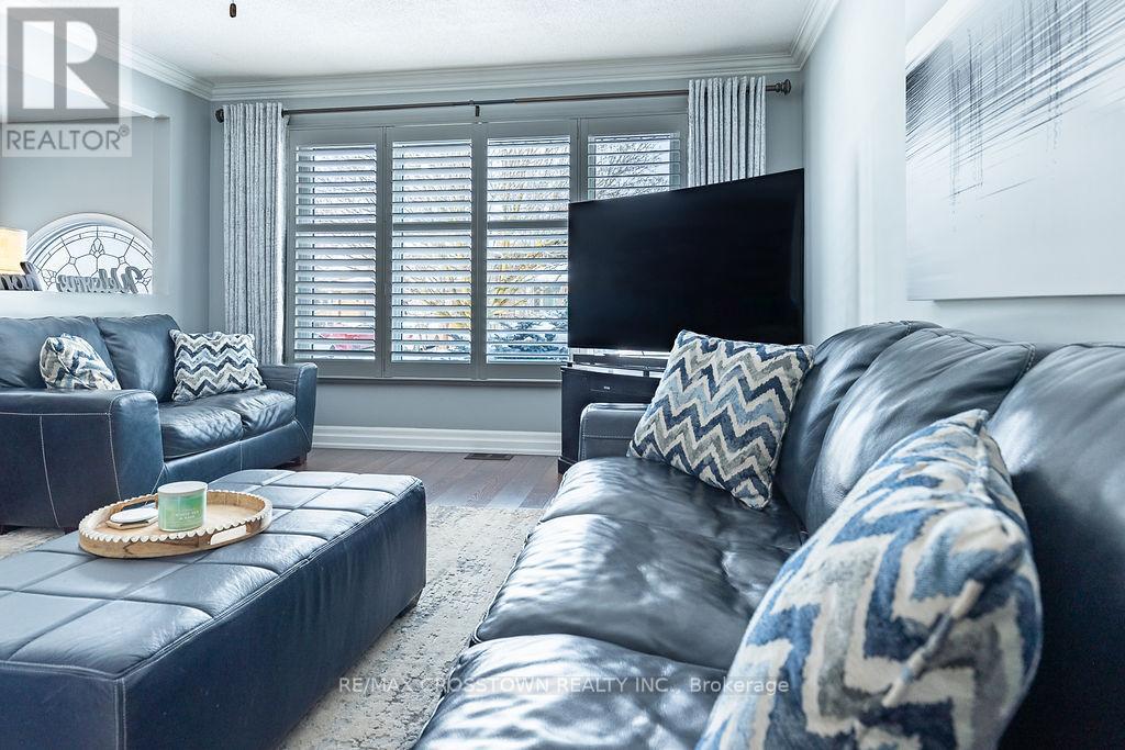 101 Crown Crescent, Bradford West Gwillimbury, Ontario  L3Z 2M2 - Photo 15 - N12736462