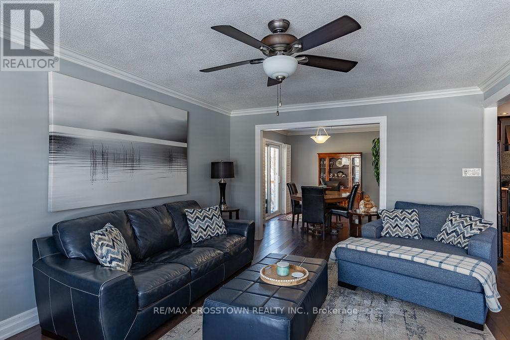 101 Crown Crescent, Bradford West Gwillimbury, Ontario  L3Z 2M2 - Photo 13 - N12736462