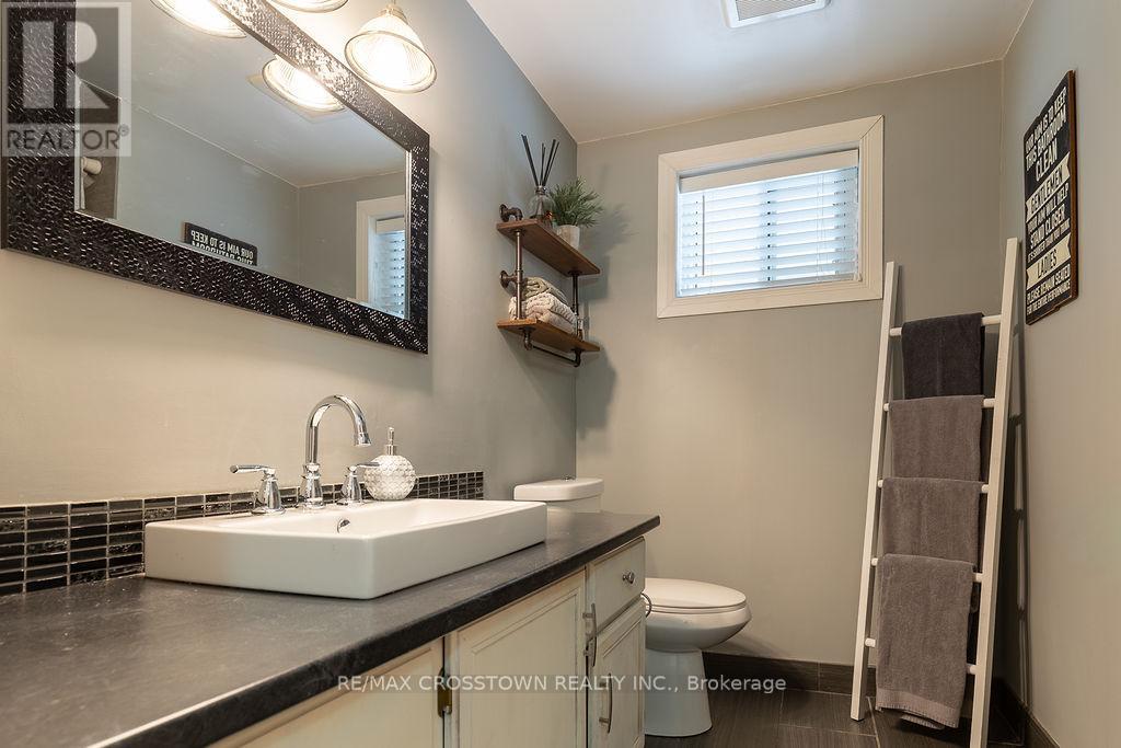 101 Crown Crescent, Bradford West Gwillimbury, Ontario  L3Z 2M2 - Photo 35 - N12736462