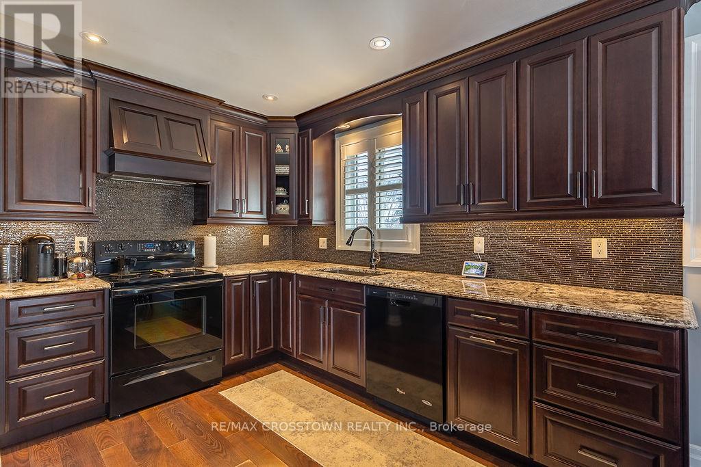 101 Crown Crescent, Bradford West Gwillimbury, Ontario  L3Z 2M2 - Photo 6 - N12736462