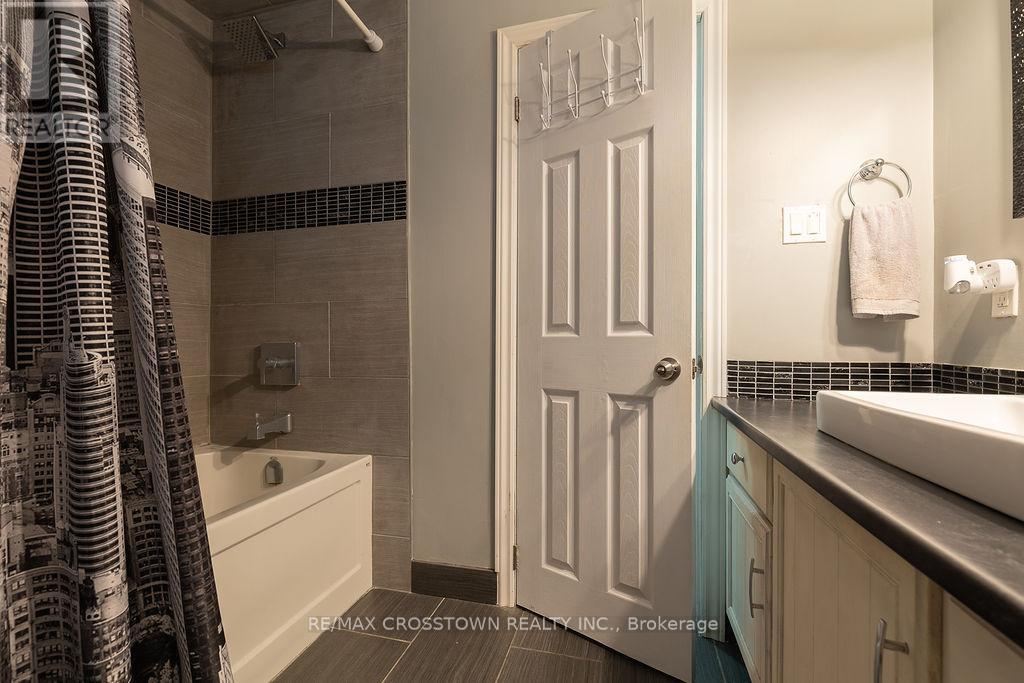 101 Crown Crescent, Bradford West Gwillimbury, Ontario  L3Z 2M2 - Photo 36 - N12736462