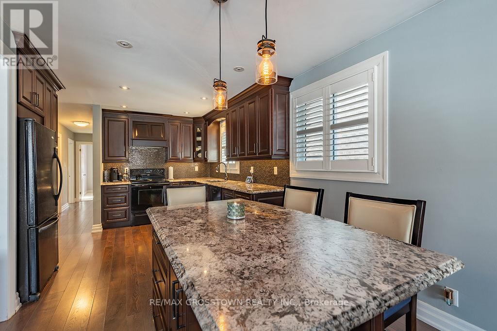 101 Crown Crescent, Bradford West Gwillimbury, Ontario  L3Z 2M2 - Photo 5 - N12736462