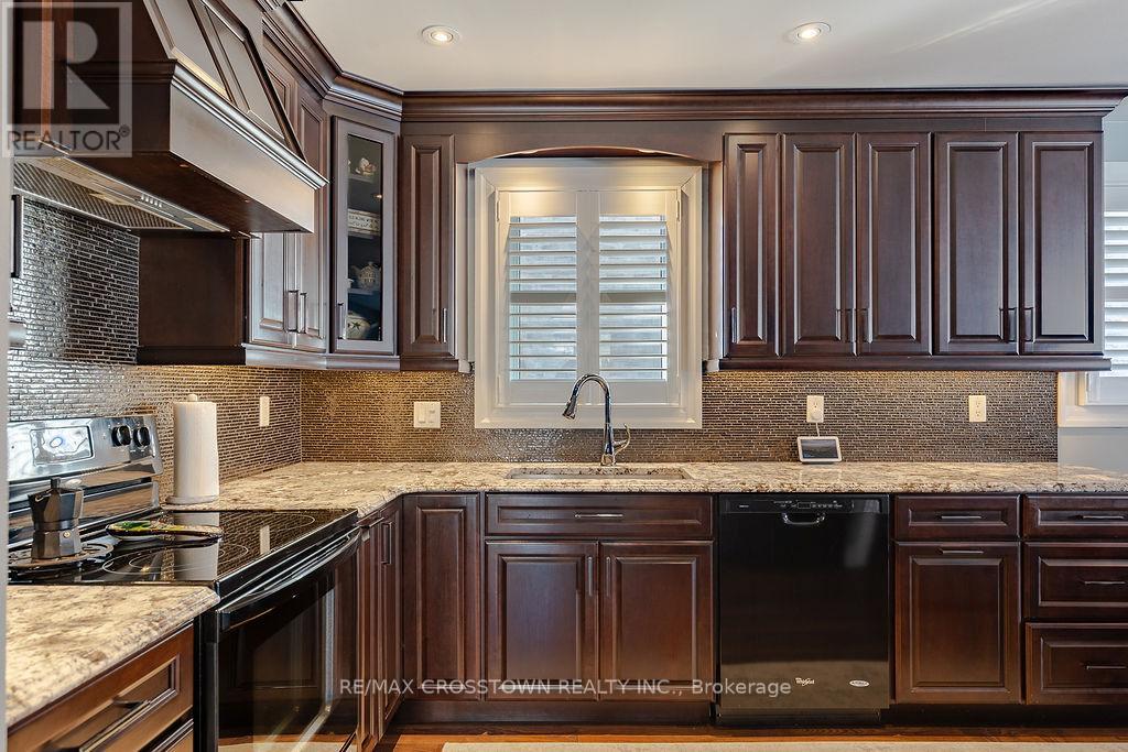 101 Crown Crescent, Bradford West Gwillimbury, Ontario  L3Z 2M2 - Photo 8 - N12736462