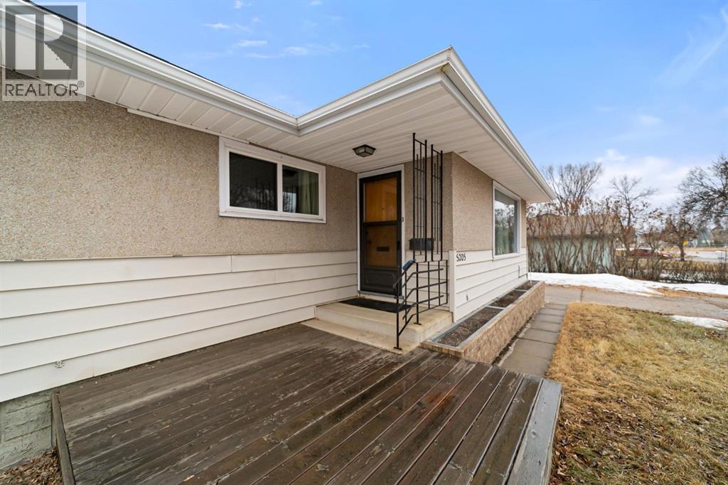 5205 56 Street, Camrose, Alberta  T4V 2E2 - Photo 3 - A2293537