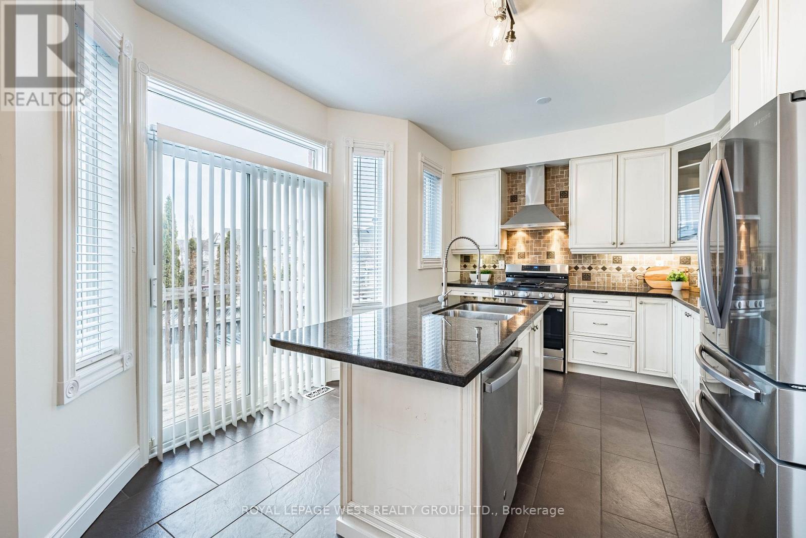 52 Long Island Crescent, Toronto, Ontario  M1C 5E4 - Photo 5 - E12905668