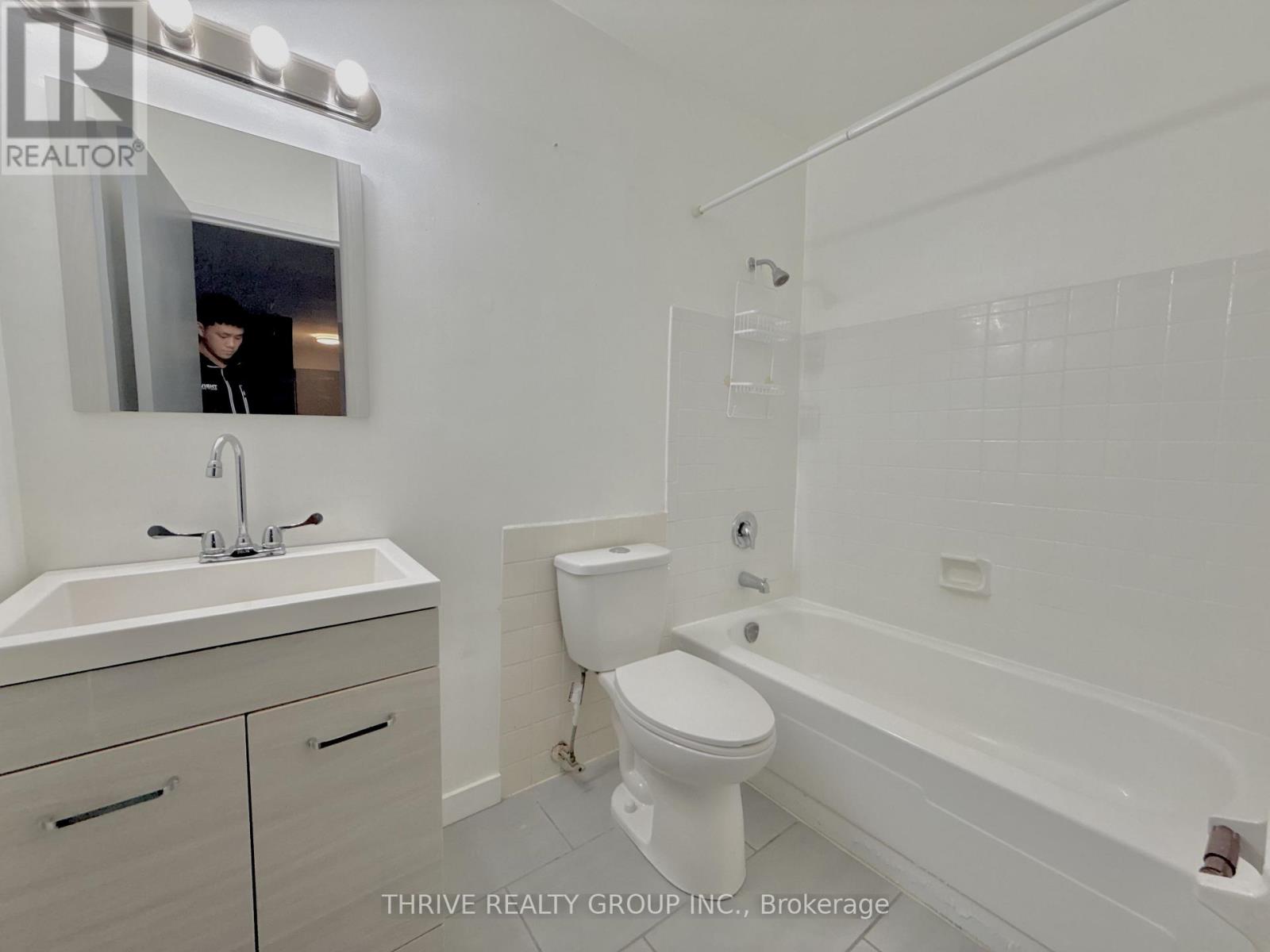 9 - 635 Wonderland Road S, London South, Ontario  N6K 1M1 - Photo 11 - X12709792