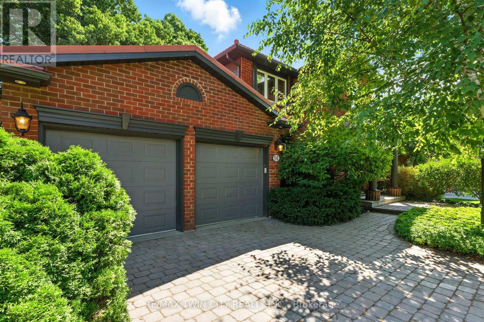 91 Abbey Close, Hamilton (Ancaster), Ontario  L9G 4K9 - Photo 4 - X12907226