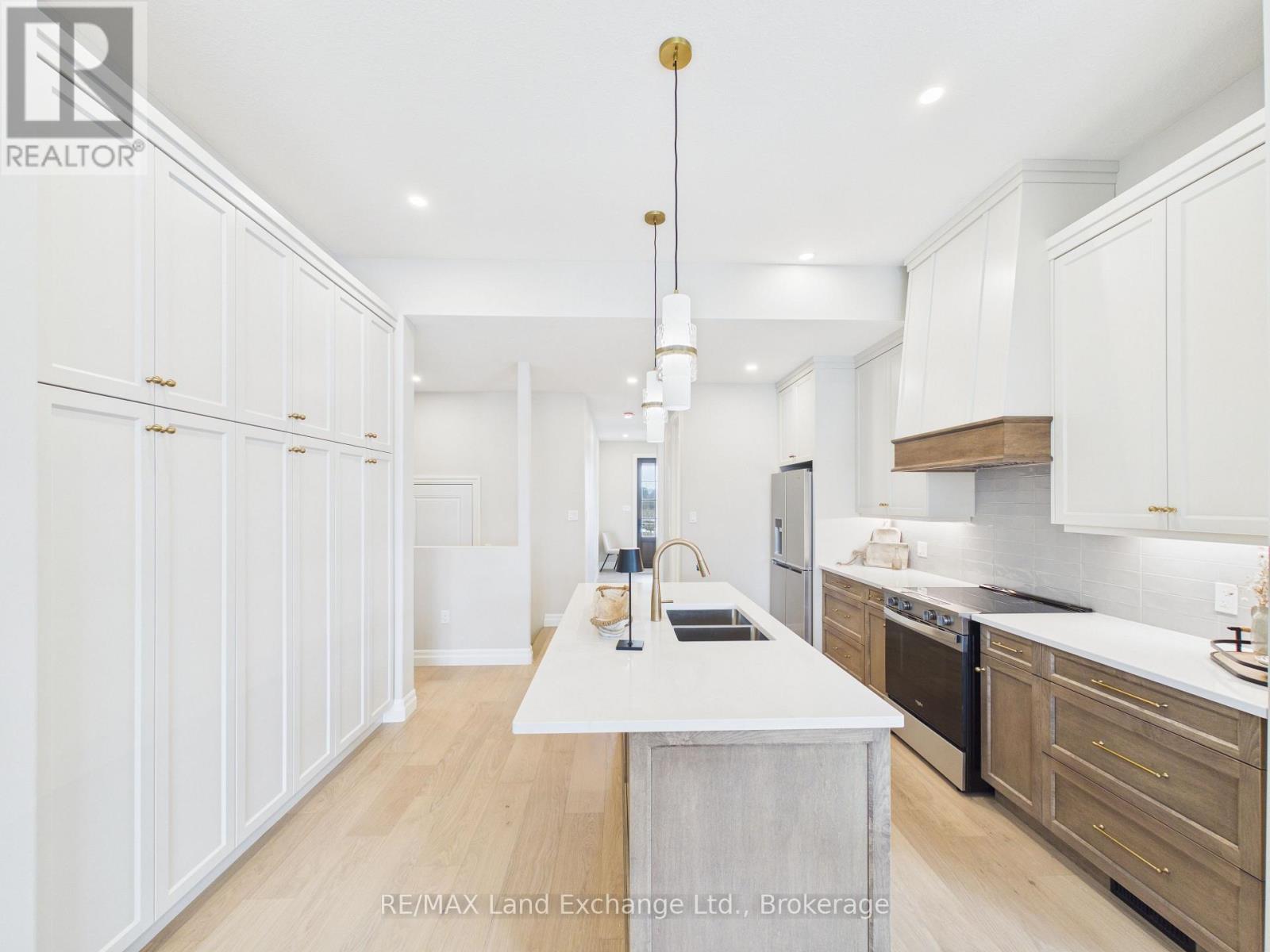 119 Inverness Street N, Kincardine, Ontario  N2Z 1J4 - Photo 6 - X12462500