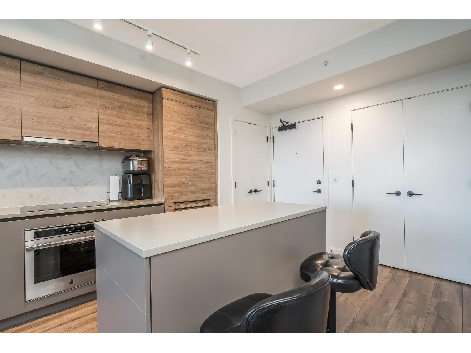 1301 13428 105 Avenue, Surrey, British Columbia  V3T 0S6 - Photo 10 - R3100700