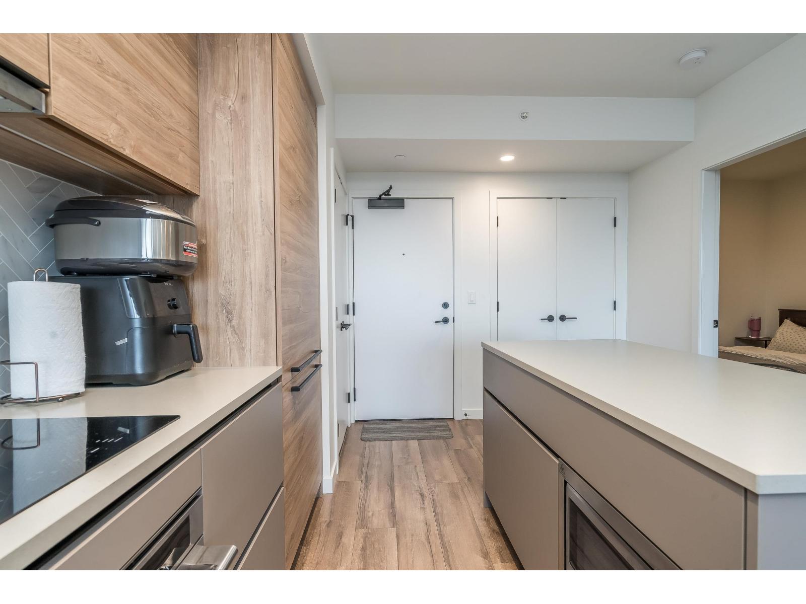 1301 13428 105 Avenue, Surrey, British Columbia  V3T 0S6 - Photo 9 - R3100700