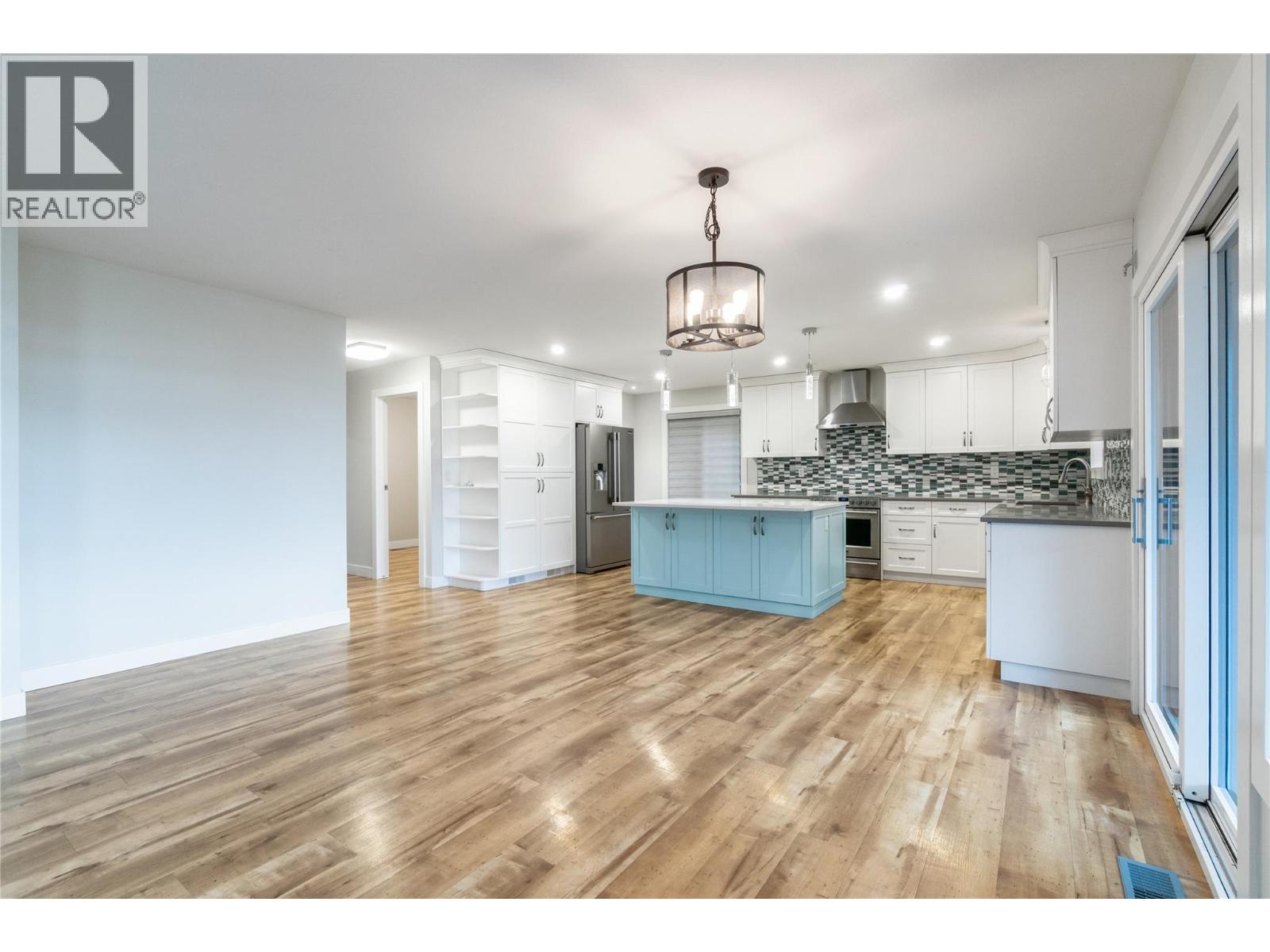 401 97a Highway, Sicamous, British Columbia V0E 2V1 - Photo 16 - 10371067