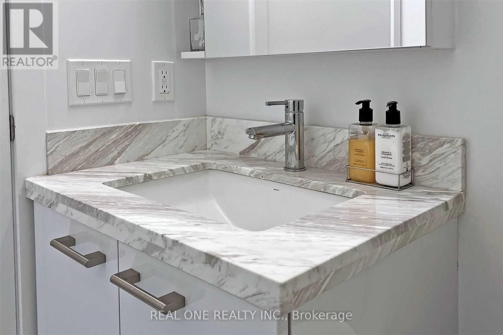 1709 - 2221 Yonge Street, Toronto (Mount Pleasant West), Ontario  M4S 2B4 - Photo 24 - C12907248