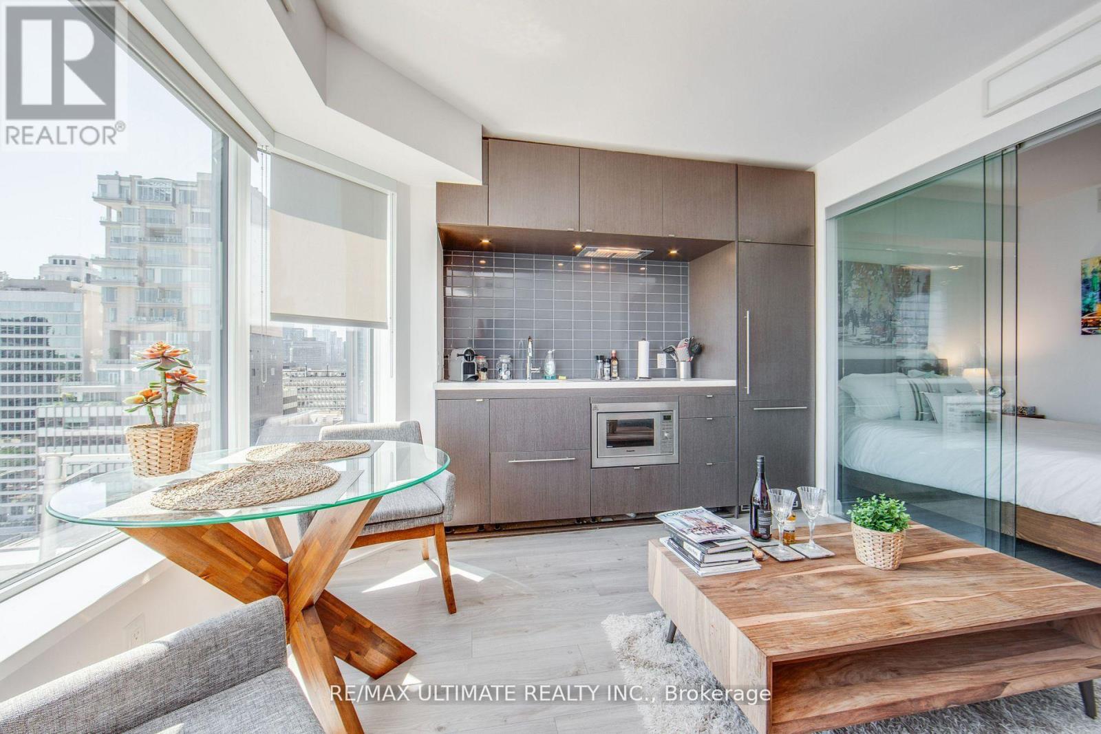 1705 - 155 Yorkville Avenue, Toronto, Ontario  M6K 0C8 - Photo 2 - C12907250