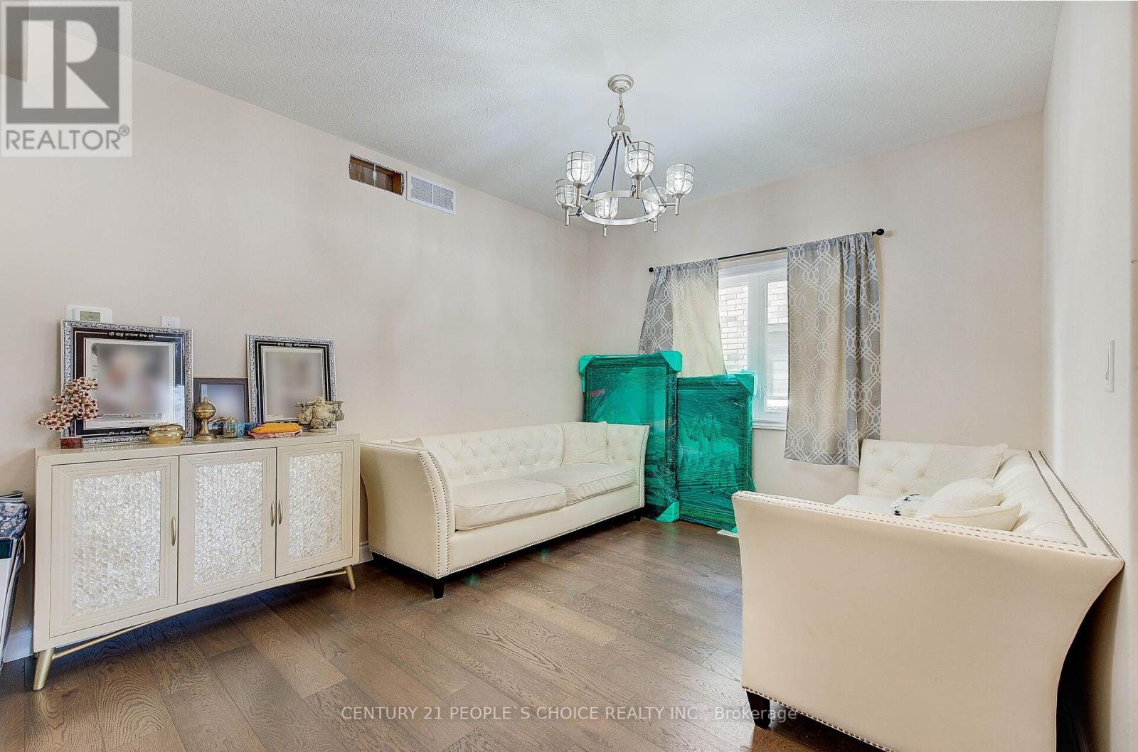 3048 Doyle Drive, London South (South U), Ontario  N6M 0G9 - Photo 8 - X12907214