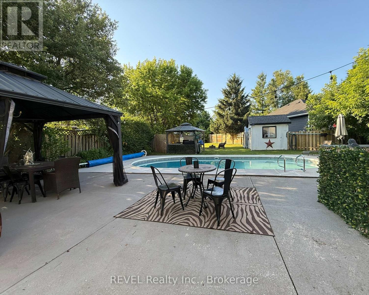 10 Laughlin Place, Welland, Ontario  L3C 4E2 - Photo 2 - X12764832