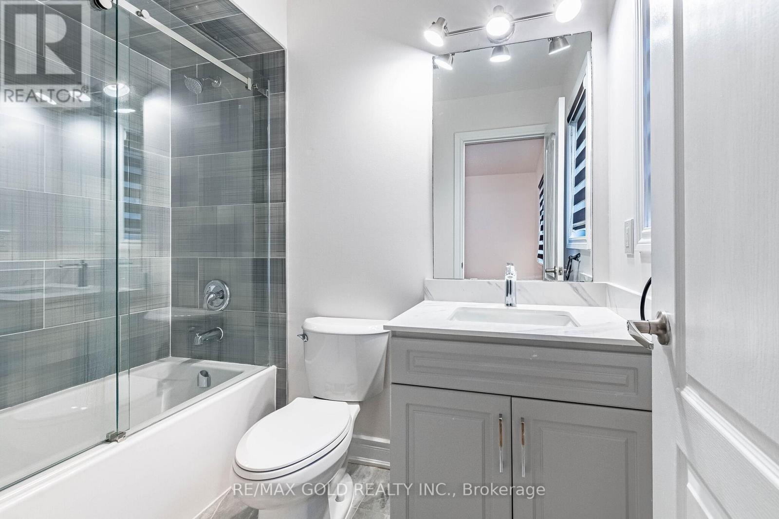 44 Roulette Crescent, Brampton (Northwest Brampton), Ontario  L7A 4R6 - Photo 27 - W12907254