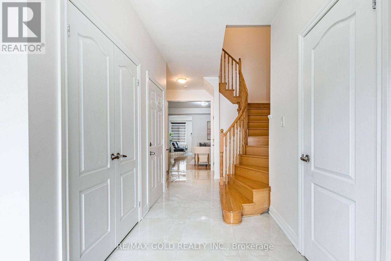 44 Roulette Crescent, Brampton (Northwest Brampton), Ontario  L7A 4R6 - Photo 3 - W12907254