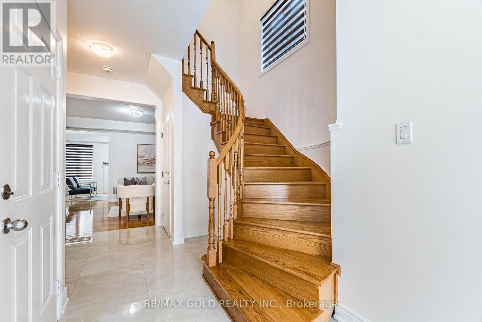 44 Roulette Crescent, Brampton (Northwest Brampton), Ontario  L7A 4R6 - Photo 4 - W12907254