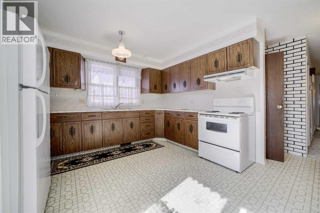 948 Main Street, Pincher Creek, Alberta  T0K 1W0 - Photo 18 - A2293801